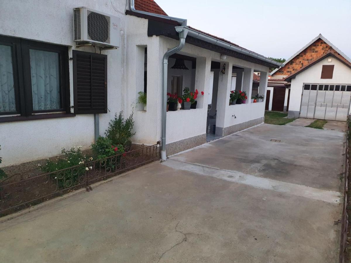 Royal Rose Smestaj Bela Crkva  Ngoại thất bức ảnh